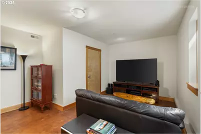 7604 S Hood Ave, Portland, OR 97219 - Photo 31