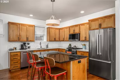 2961 Lord Byron Pl, Eugene, OR 97408 - Photo 9