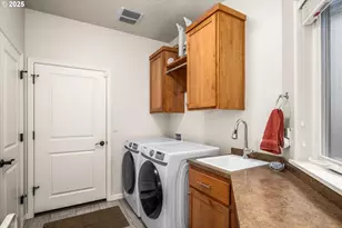 2961 Lord Byron Pl, Eugene, OR 97408 - Photo 15