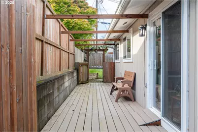 1960 Lincoln St, North Bend, OR 97459 - Photo 27