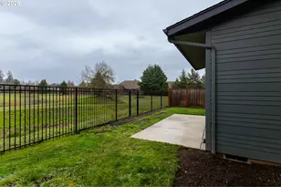 1551 Alsea Dr, Eugene, OR 97408 - Photo 43