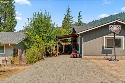 696 Crowe Ave, Drain, OR 97435 - Photo 3