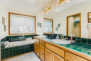 8225 SW Gearhart Dr, Beaverton, OR 97007 - Photo 17