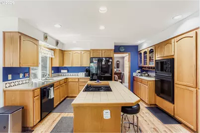 8225 SW Gearhart Dr, Beaverton, OR 97007 - Photo 9