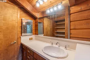 3054 Hendricks Hill Dr, Eugene, OR 97403 - Photo 11