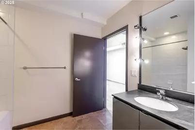 1030 NW 12th Ave #526, Portland, OR 97209 - Photo 27
