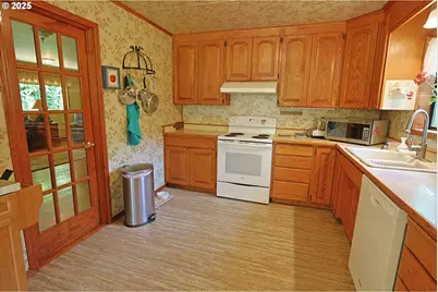 95743 Haynes Way Ln, North Bend, OR 97459 - Photo 11