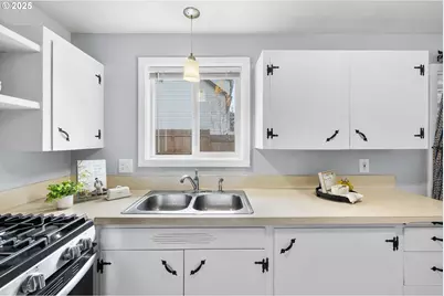 7402 SW Locust St, Portland, OR 97223 - Photo 11