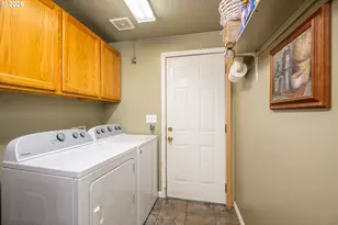 90 S 17th St, Cottage Grove, OR 97424 - Photo 17