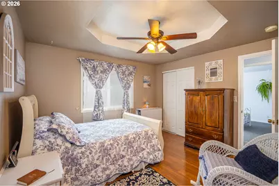 90 S 17th St, Cottage Grove, OR 97424 - Photo 9