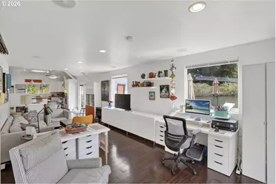 11610 N Island Cove Ln, Portland, OR 97217 - Photo 25