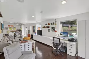 11610 N Island Cove Ln, Portland, OR 97217 - Photo 25