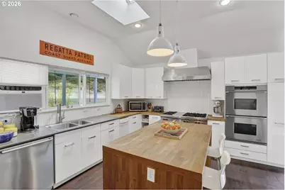 11610 N Island Cove Ln, Portland, OR 97217 - Photo 11