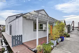 11610 N Island Cove Ln, Portland, OR 97217 - Photo 7