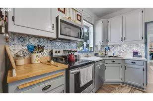 2206 Marion St, North Bend, OR 97459 - Photo 11
