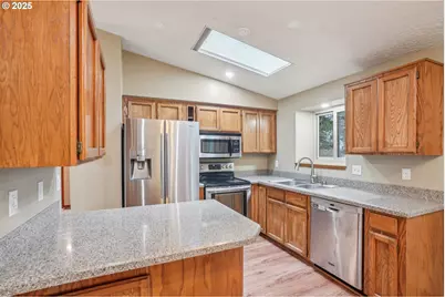 1334 NE 155th Ave, Portland, OR 97230 - Photo 9