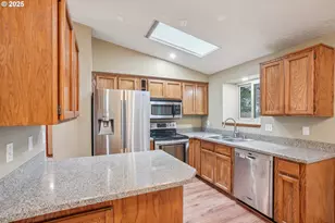 1334 NE 155th Ave, Portland, OR 97230 - Photo 9