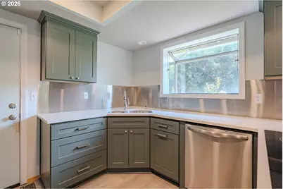1530 NE Marine Dr, Portland, OR 97211 - Photo 25