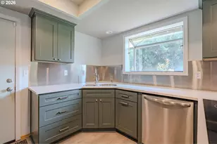 1530 NE Marine Dr, Portland, OR 97211 - Photo 25