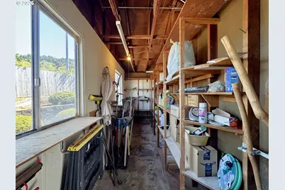 98609 Camellia Dr, Brookings, OR 97415 - Photo 41