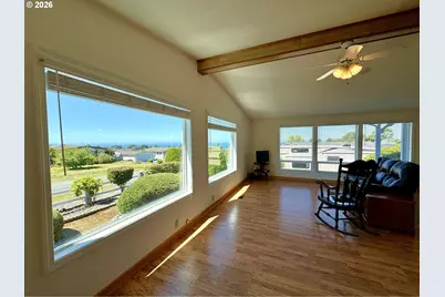 98609 Camellia Dr, Brookings, OR 97415 - Photo 11