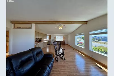 98609 Camellia Dr, Brookings, OR 97415 - Photo 13
