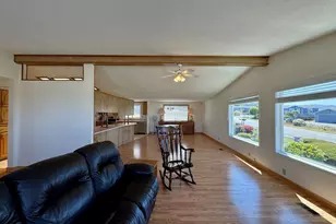 98609 Camellia Dr, Brookings, OR 97415 - Photo 13