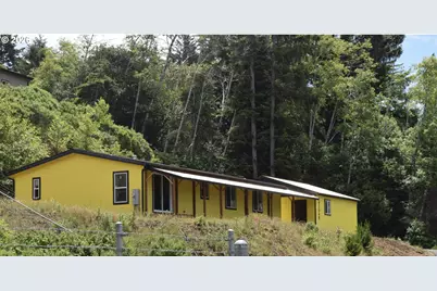 29204 Wallace St #B, Gold Beach, OR 97444 - Photo 1