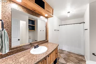 52 Veys Dr, Kelso, WA 98626 - Photo 29