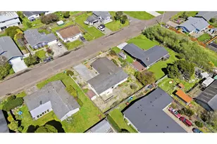 835 12th St, Bandon, OR 97411 - Photo 47