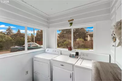 8906 N Willamette Blvd, Portland, OR 97203 - Photo 13