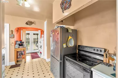 8906 N Willamette Blvd, Portland, OR 97203 - Photo 9