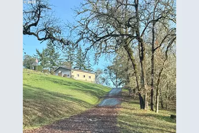 4447 Melrose Rd, Roseburg, OR 97471 - Photo 3