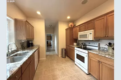 4447 Melrose Rd, Roseburg, OR 97471 - Photo 29