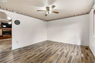 811 NE 2nd St, Winlock, WA 98596 - Photo 17