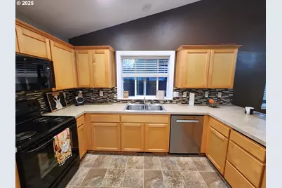 1765 NW Salmon River St, Salem, OR 97304 - Photo 15