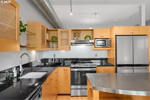 333 NW 9th Ave, Portland, OR 97209 - Photo 13