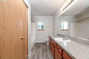 9132 SE Clinton St, Portland, OR 97266 - Photo 17