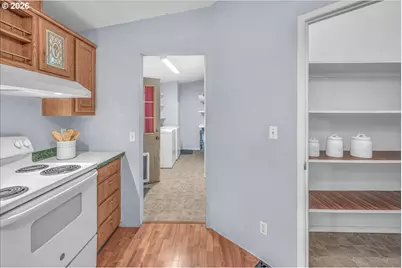 643 SE Brookwood Ave, Hillsboro, OR 97123 - Photo 11