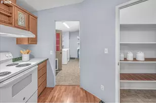 643 SE Brookwood Ave, Hillsboro, OR 97123 - Photo 11