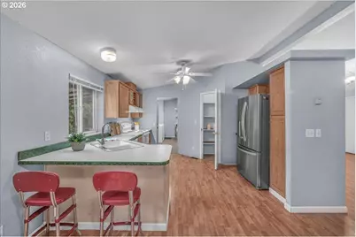 643 SE Brookwood Ave, Hillsboro, OR 97123 - Photo 9