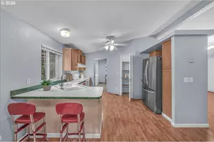 643 SE Brookwood Ave, Hillsboro, OR 97123 - Photo 9