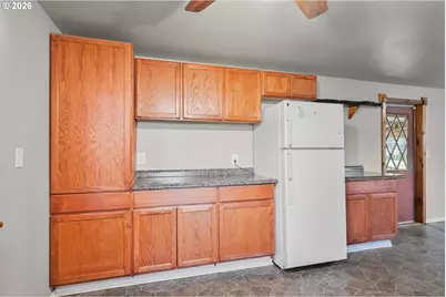 302 Studebaker Rd, Castle Rock, WA 98611 - Photo 5