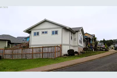 145 NE 71st St, Newport, OR 97365 - Photo 3