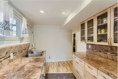 14555 NE Knott Ct, Portland, OR 97230 - Photo 21