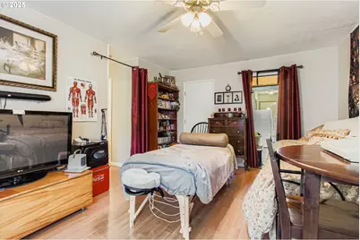 14555 NE Knott Ct, Portland, OR 97230 - Photo 31