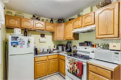 14555 NE Knott Ct, Portland, OR 97230 - Photo 27