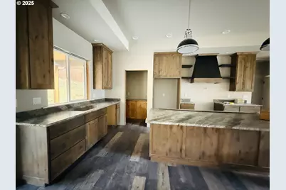 147 Deer Song Ct, Canyonville, OR 97417 - Photo 3