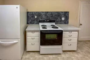 1042 W Brown Ave, Roseburg, OR 97471 - Photo 11