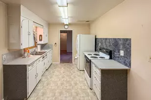 1042 W Brown Ave, Roseburg, OR 97471 - Photo 9